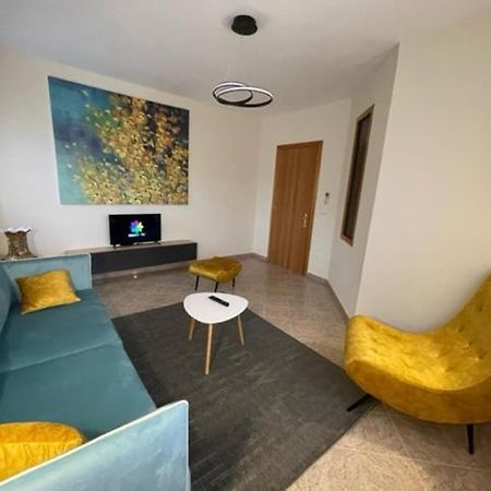Evendum Central Apartment 1 Tirana Bagian luar foto