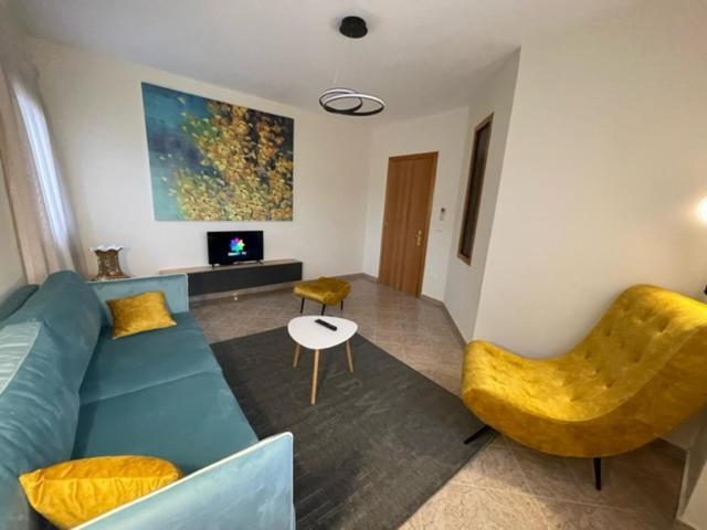 Evendum Central Apartment 1 Tirana Bagian luar foto