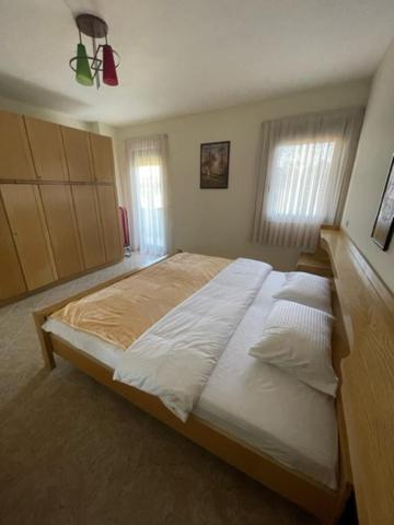 Evendum Central Apartment 1 Tirana Bagian luar foto